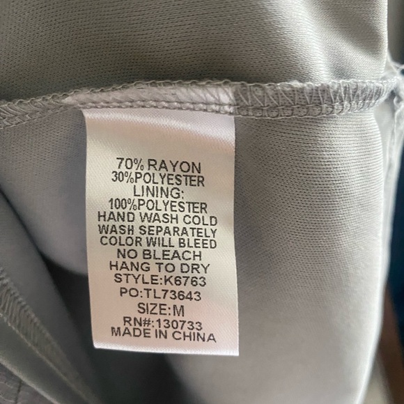 Umgee Women's Elegant Gray Blouse - Picture 4 of 5